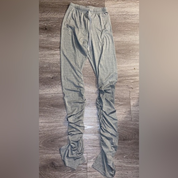 Solid 2 piece set with stacked leggings ♡. - Picture 3 of 3